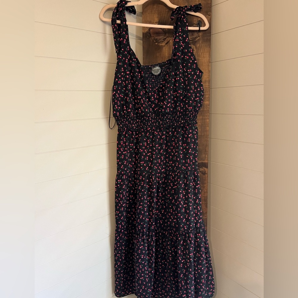ARULA Black Cherry Print Dress

EEUC

Women’s Size X